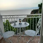 Blueinfinityroom Guest house